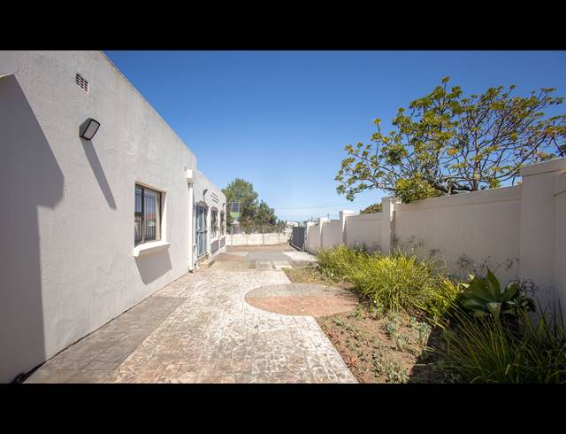 686M² BUSINESS CENTRE FOR SALE IN SOUTHERNWOOD